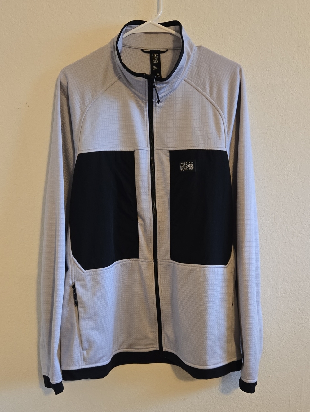 Mountain Hardwear Light Gray and Black Lightweight Full-Zip Shirt Jacket - XL